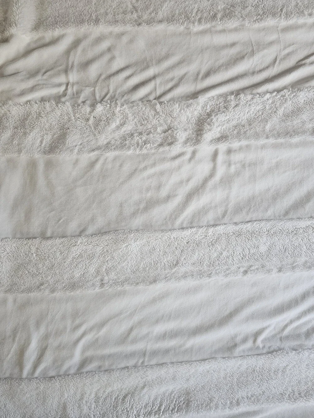 UGG Reversible Faux Fur Comforter Set King White + 1 Sham Cozy Luxury Bedding